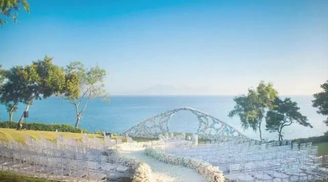 别只流口水羡慕诗隆海岛大婚啦，给你最全最实用的巴厘岛婚礼秘籍！